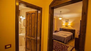 Quarto casal standard | Roupas de cama premium, frigobar, escrivaninha