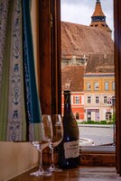 标准双人房 | 高档床上用品、迷你吧 、办公桌、熨斗/熨板