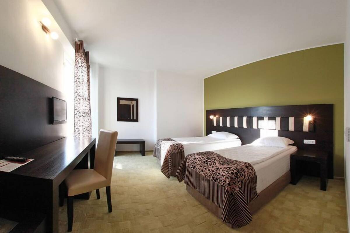 Executive Double Room | Minibar, desk, WiFi (free)