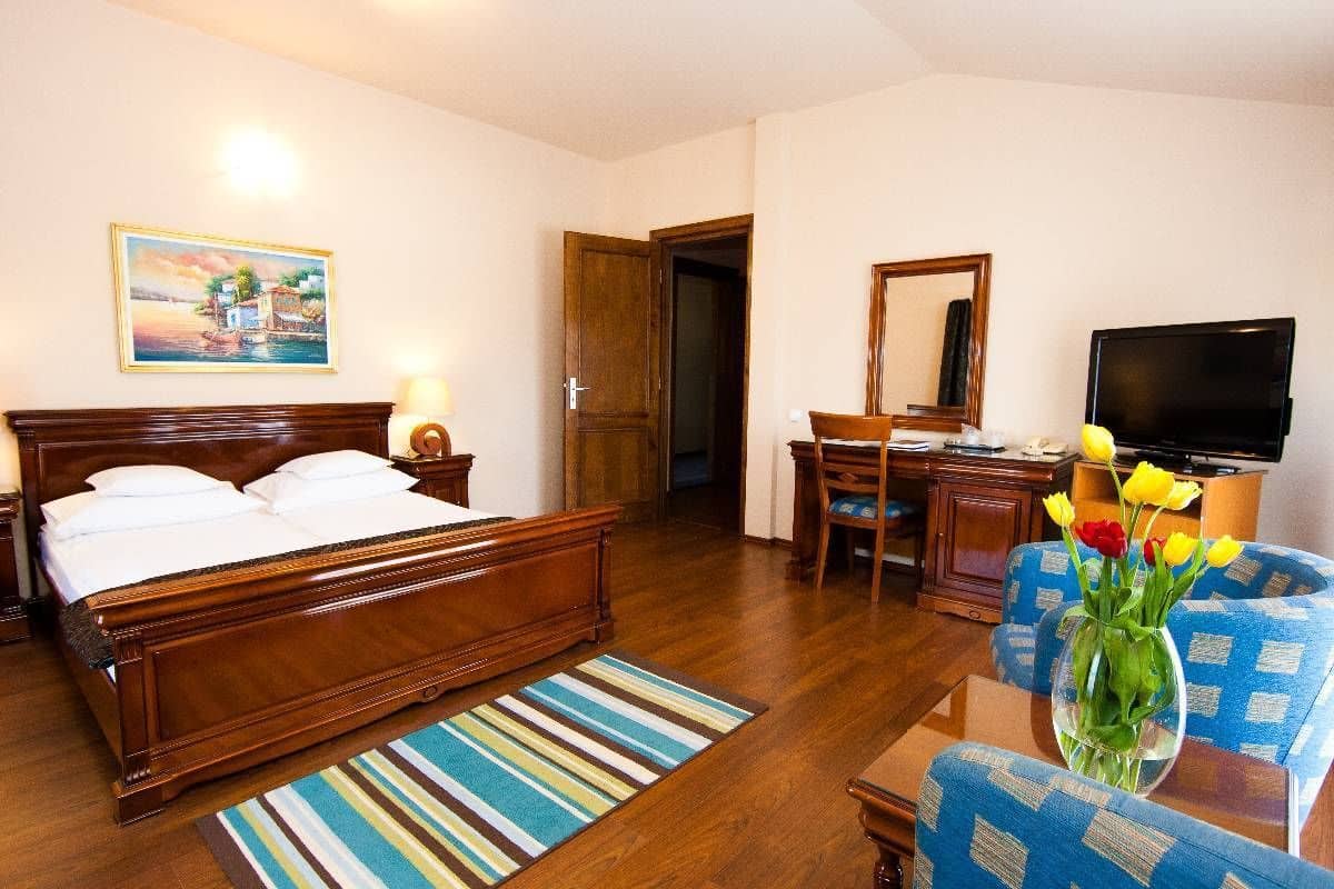 Chambre double (4 stars) | Minibar, coffre-fort, fer et planche à repasser