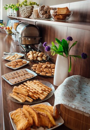 Tägliches Frühstücksbuffet gegen Gebühr