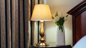 Double Room (4 stars) | Minibar, in-room safe, iron/ironing board (on request) - Hotel Onix (Cluj-Napoca)