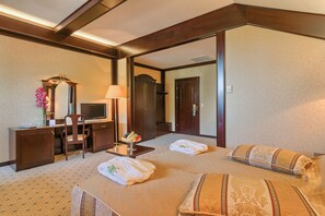 Deluxe Double Room | Frette Italian sheets, premium bedding, memory-foam beds, minibar - Hotel Snagov Club (Snagov)