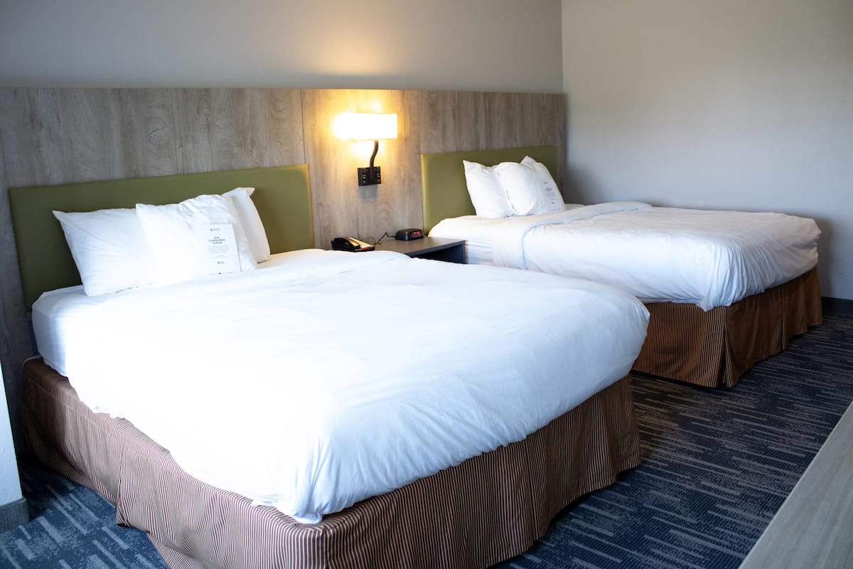 1 bedroom, premium bedding, desk, blackout curtains