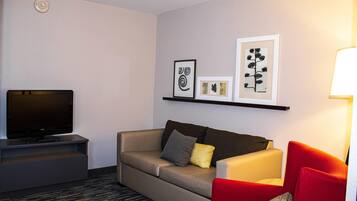 Premium bedding, desk, blackout drapes, soundproofing