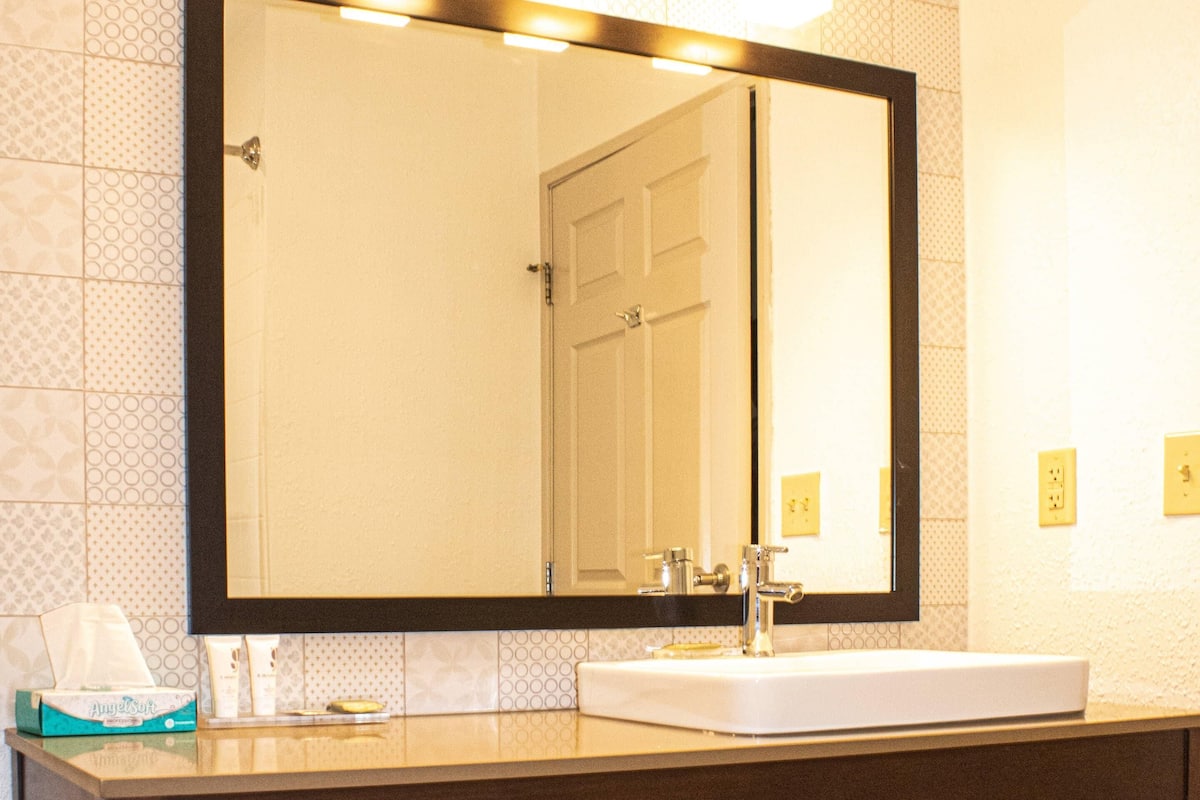 1 habitación, ropa de cama de alta calidad y escritorio