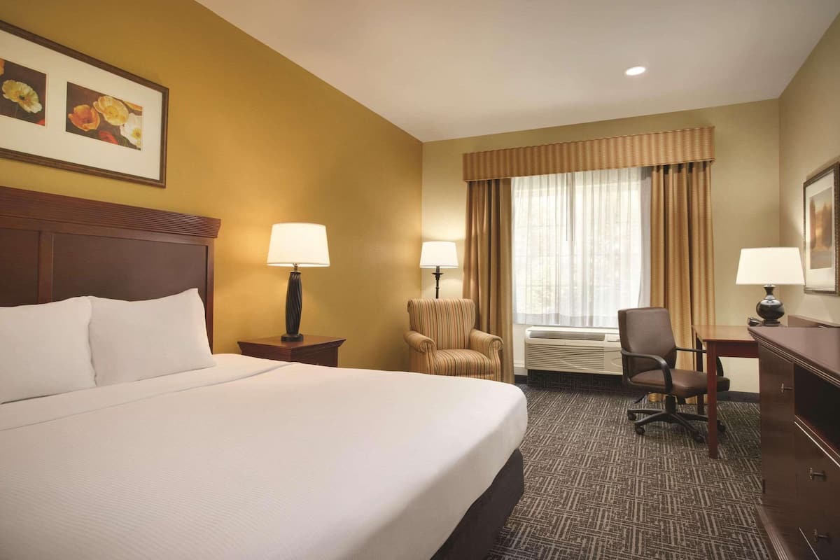 1 bedroom, in-room safe, desk, laptop workspace