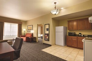 Suite, 1 King Bed, Non Smoking, Kitchen (Extended Stay) | In-room safe, desk, laptop workspace, blackout drapes