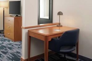 スタジオ キングベッド 1 台ソファーベッド付き | セーフティボックス (室内)、デスク、アイロン / アイロン台、ベビーベッ�ド (無料)