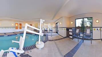 Indendørs pool