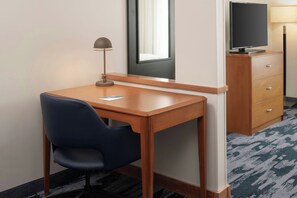 スタジオ キングベッド 1 台ソファーベッド付き | セーフティボックス (室内)、デスク、アイロン / アイロン台、ベビーベッド (無料)