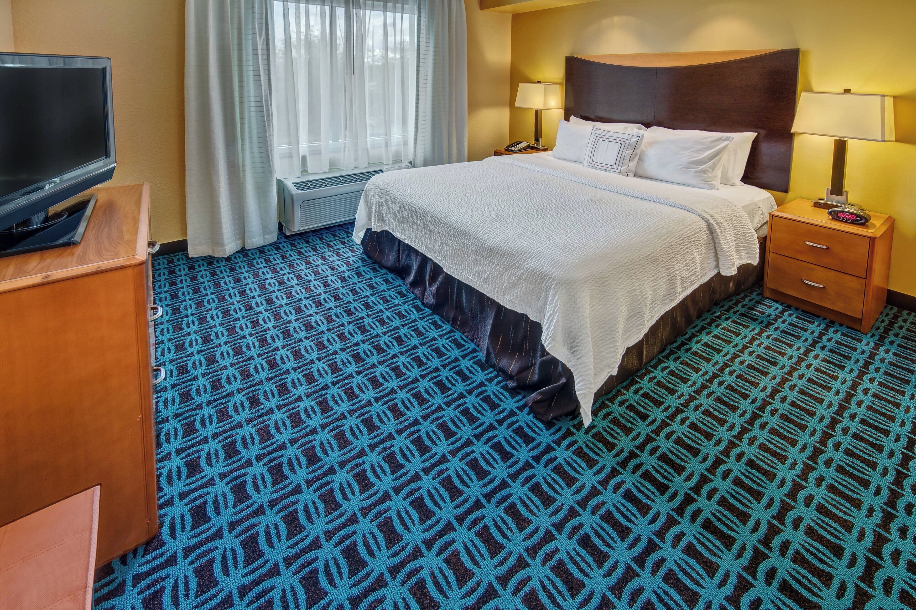 premium bedding, in-room safe, desk, laptop workspace