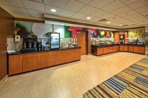 Desayuno continental gratuito y diario