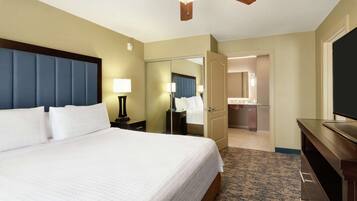 Suite, 1 King Bed, Accessible, Bathtub (Mobility & Hearing) | In-room safe, desk, laptop workspace, blackout drapes