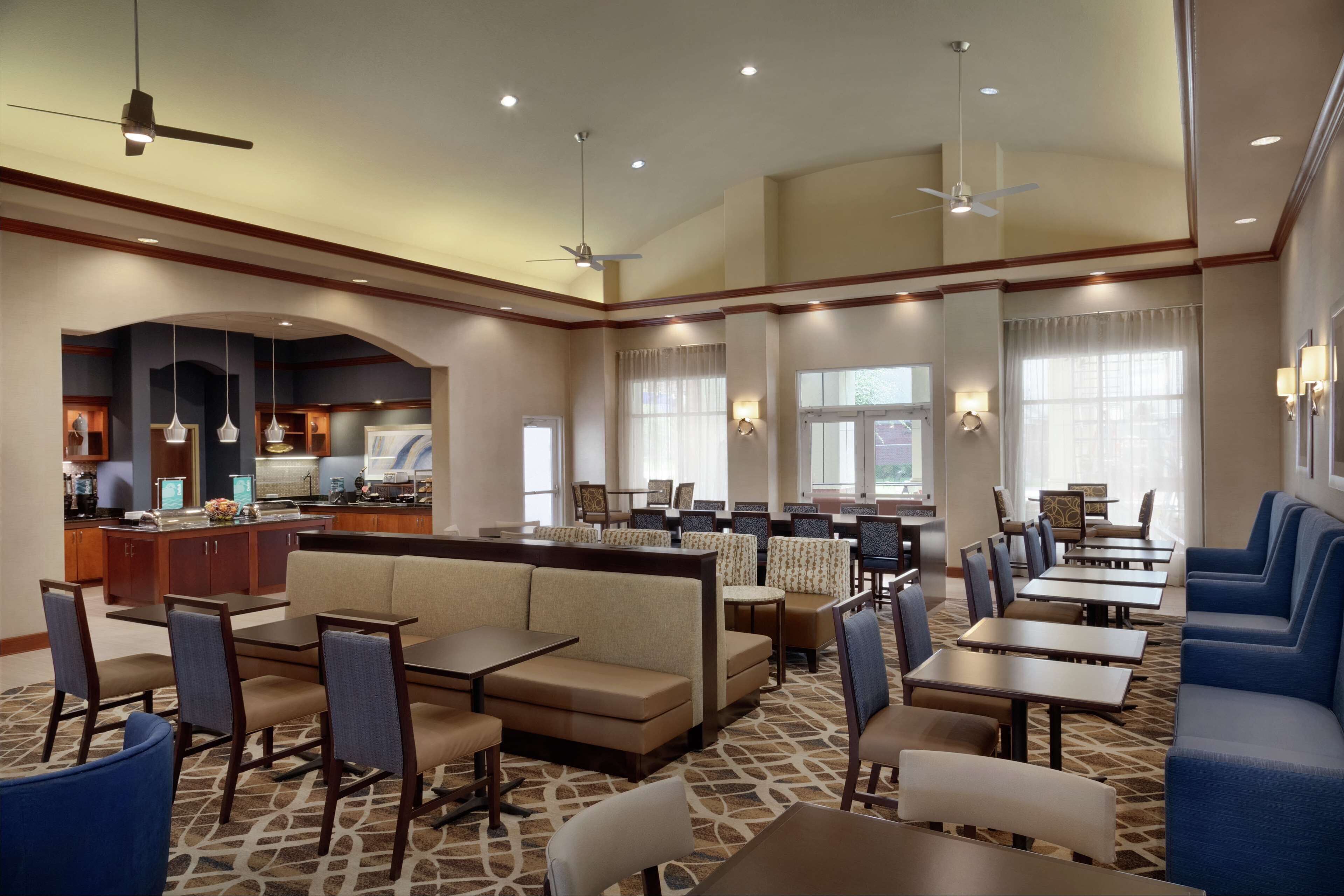 Free buffet breakfast on weekdays