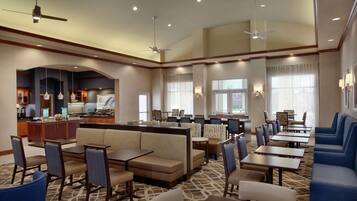 Free buffet breakfast on weekdays