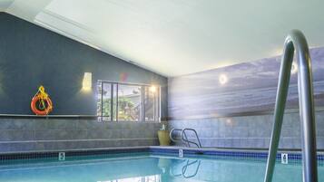 Indoor pool, pool loungers