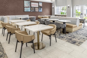 Desayuno buffet incluido todos los días