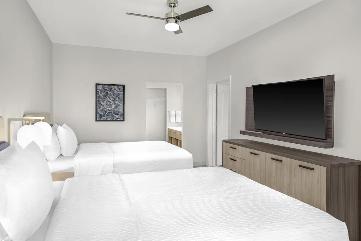 1 bedroom, hypo-allergenic bedding, desk, blackout curtains