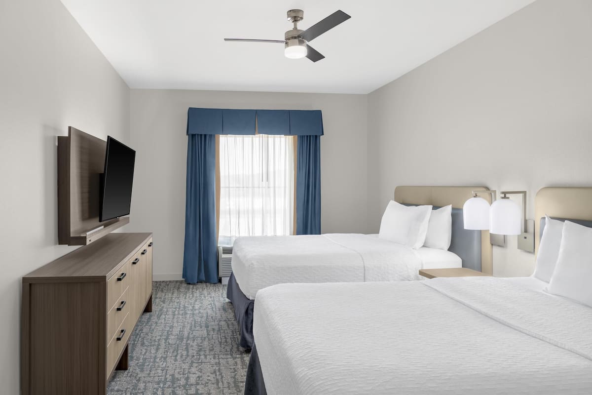1 bedroom, hypo-allergenic bedding, desk, blackout curtains
