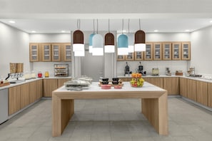 Buffet déjeuner gratuit tous les jours