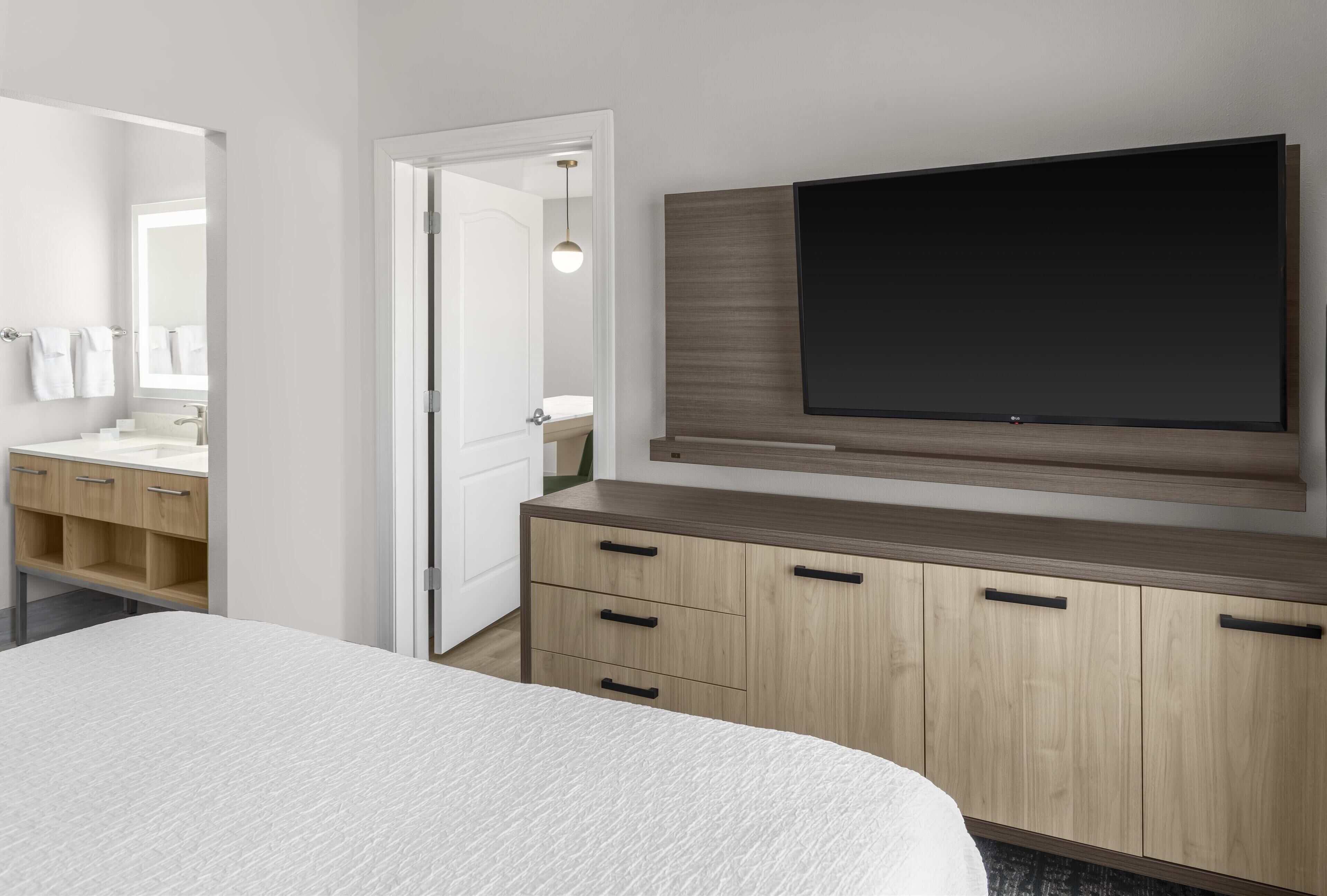 1 bedroom, hypo-allergenic bedding, desk, blackout curtains