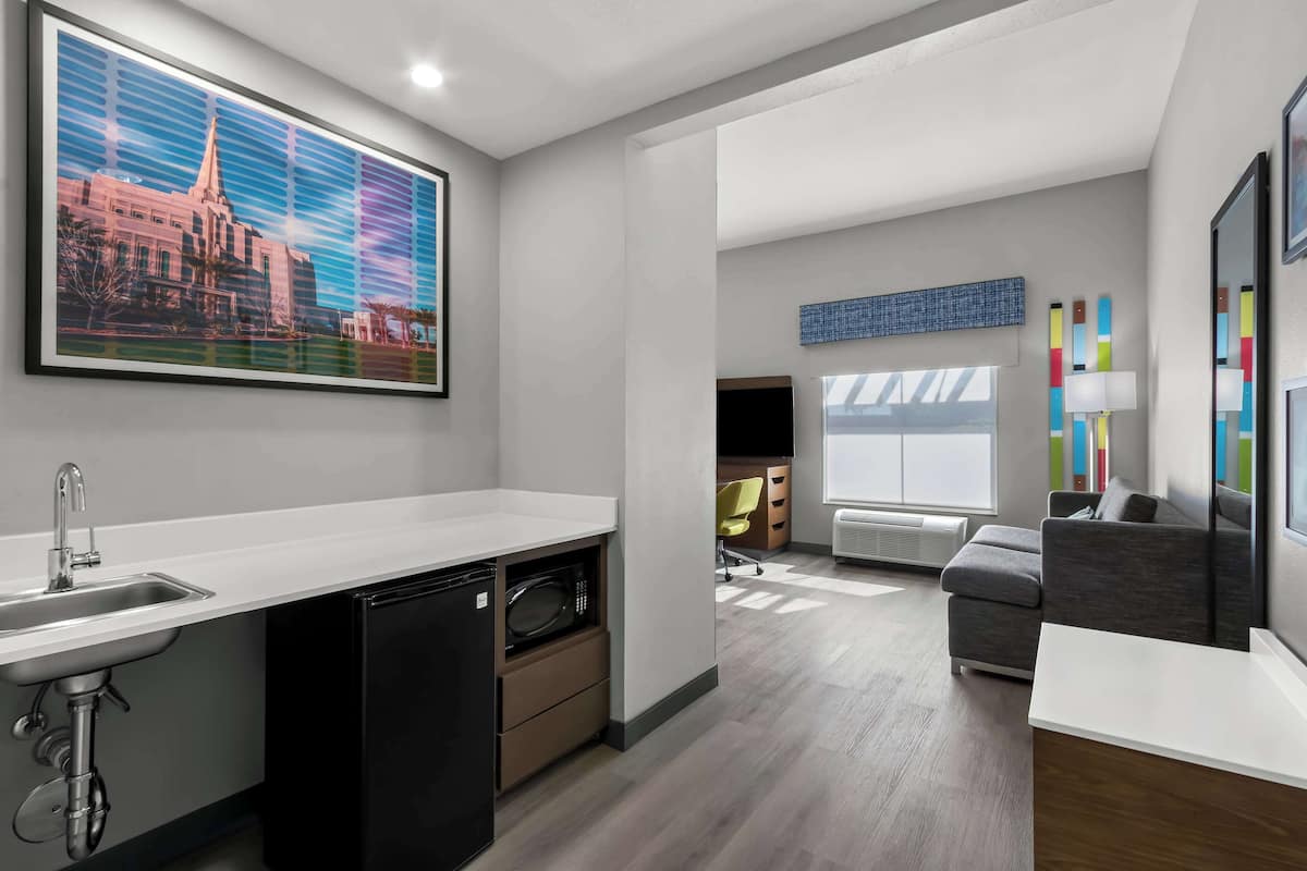 studio, 1 king bed, accessible, non smoking | 1 bedroom, premium bedding, down duvets, pillow-top beds