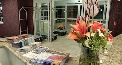 Wingate by Wyndham Elkins