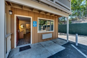 Standard Single Room, 1 King Bed, Accessible, Refrigerator & Microwave | Individually furnished, desk, laptop workspace, soundproofing