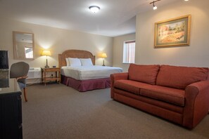 Pillowtop beds, desk, blackout drapes, iron/ironing board - Wildlife Inn (Winston)