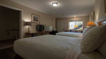 Pillowtop-Betten, Schreibtisch, VerdunkelungsvorhÀnge