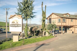 Property entrance - Wildlife Inn (Winston)