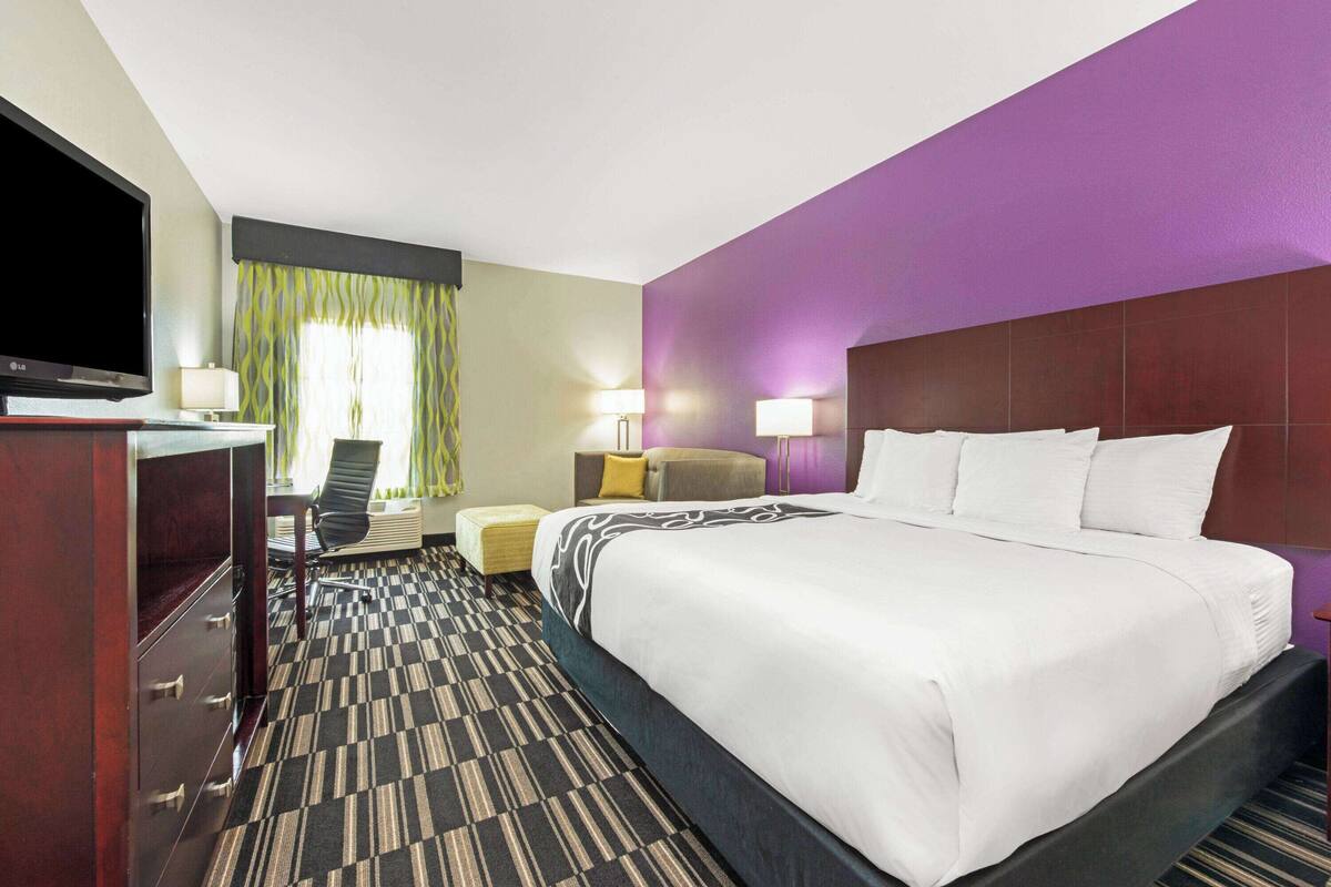 1 bedroom, down duvets, pillow-top beds, in-room safe