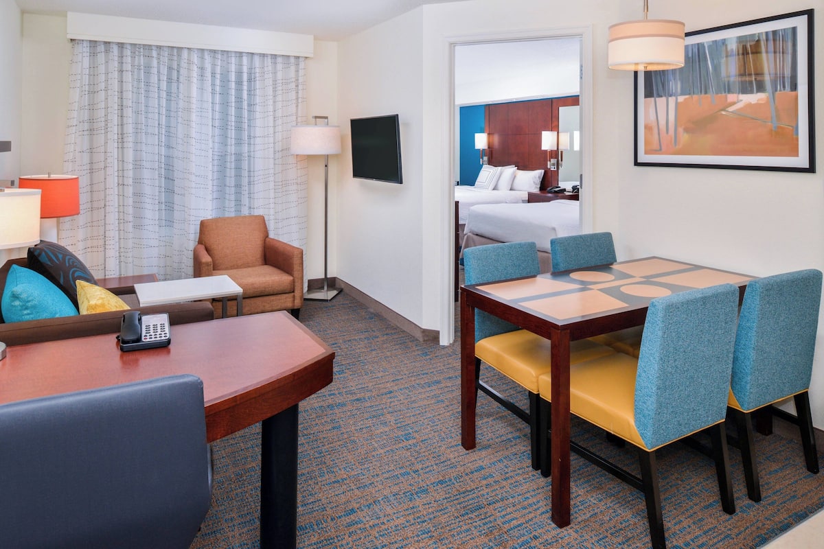Suite, 1 Bedroom, Non Smoking | Living area