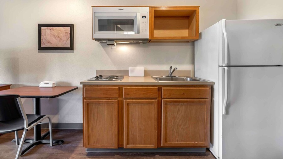 Extended Stay America Select Suites - Indianapolis - West