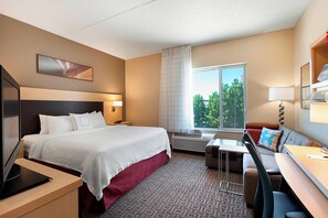 Studio, 1 kingsize bed met slaapbank, niet-roken | 1 slaapkamer, een kluis op de kamer, een bureau, een laptopwerkplek