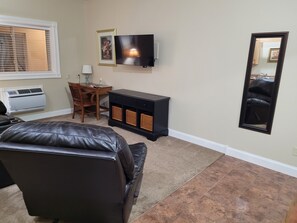 Suite, 1 Queen Bed - Blue Spruce Motel (Massena)