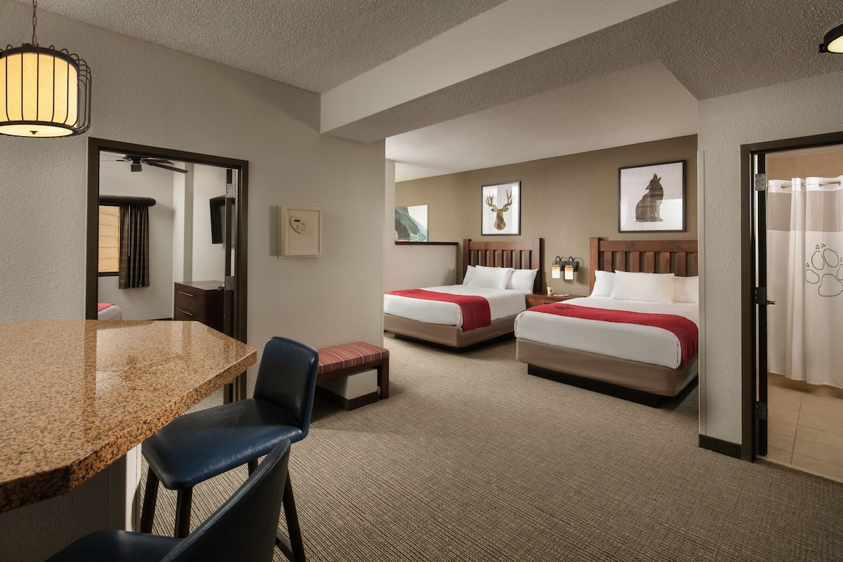 Suite (Majestic Bear - Waterpark Included)