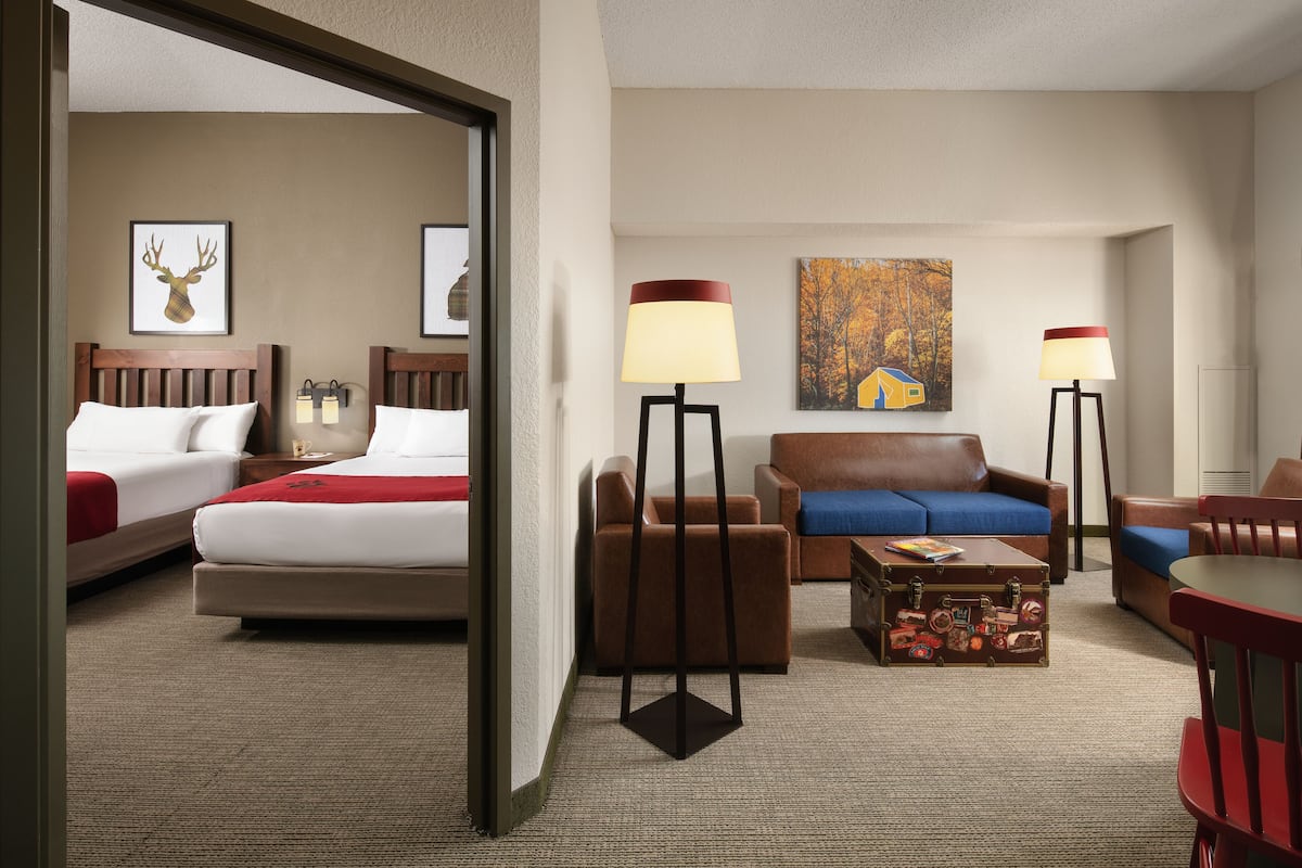 Suite (Grizzly Bear - Water Park Included)