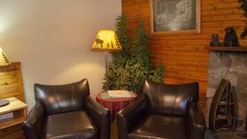 Superior Suite, 1 King Bed | Living area