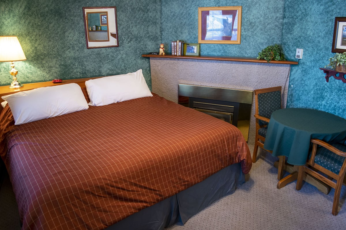 Classic Room, 1 King Bed | 1 bedroom