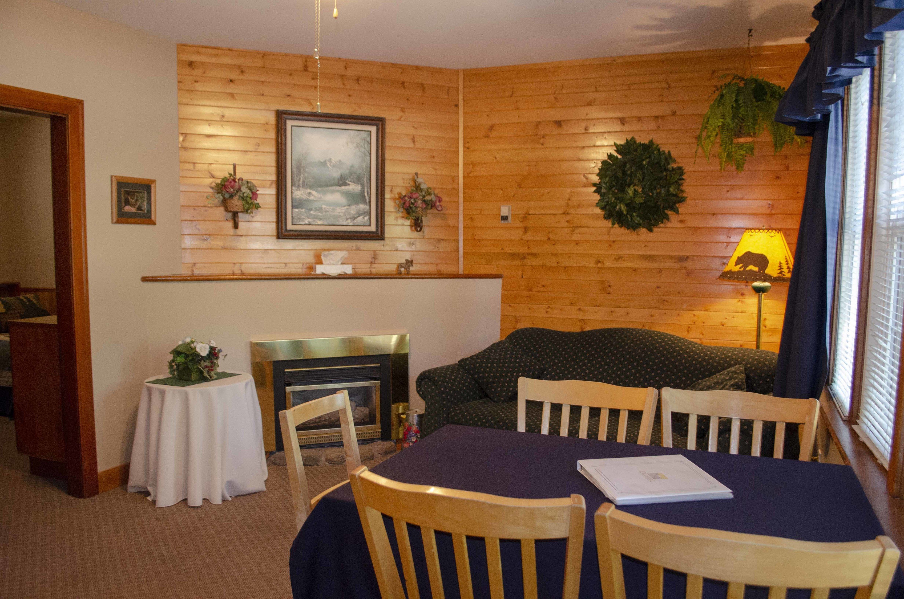 Superior Suite, Multiple Beds, Kitchen | Living room