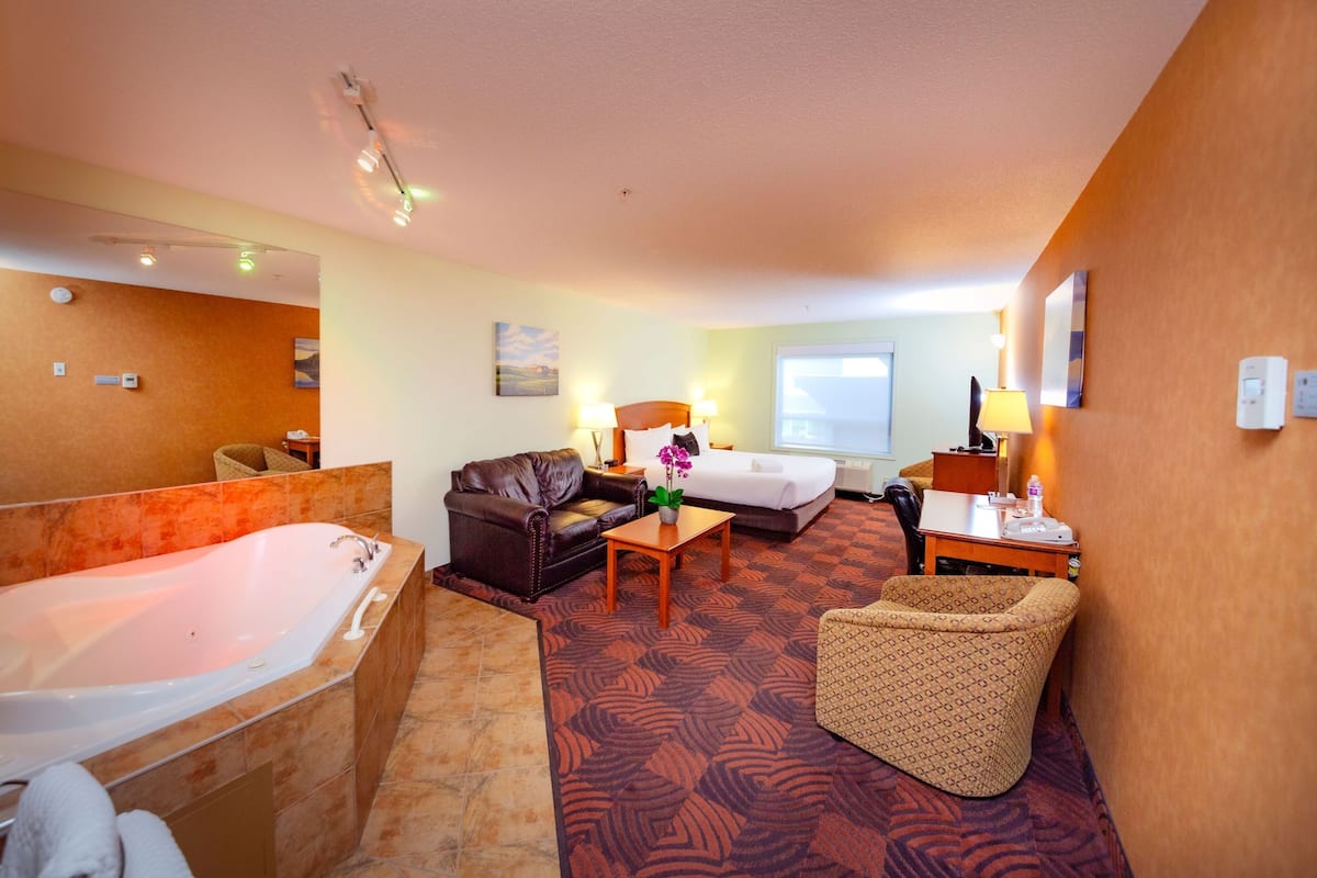 studio suite, 1 king bed | 2 bedrooms, premium bedding, desk, laptop workspace