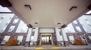 Front of property - Service Plus Inns and Suites Calgary (Calgary)