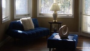 Living area - The Villa At Waters Edge (Belmont)