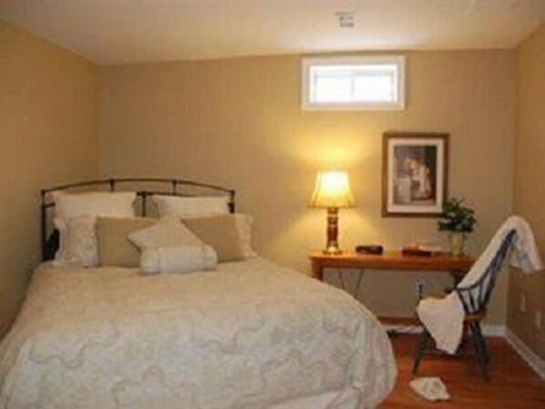 Great Lakes Room, 1 Queen Bed, Private Bathroom
