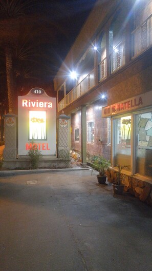 Unclassified image, 2 of 50, button - Riviera Motel (Anaheim)