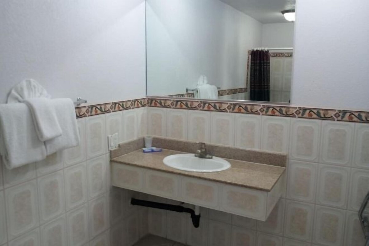 Bathroom | Free toiletries, hair dryer, towels