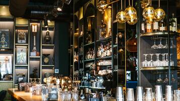 2 bars, bar Ă cocktails