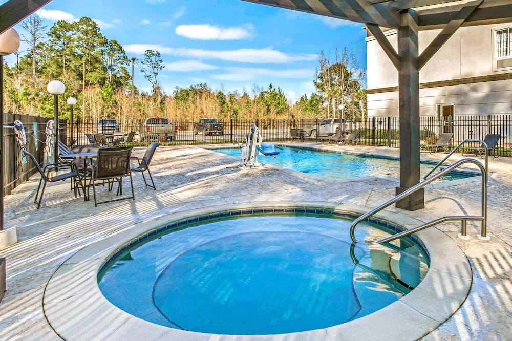 La Quinta Inn & Suites by Wyndham Mobile Satsuma / Saraland